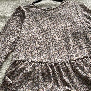 Ladies flowery casual dressy top